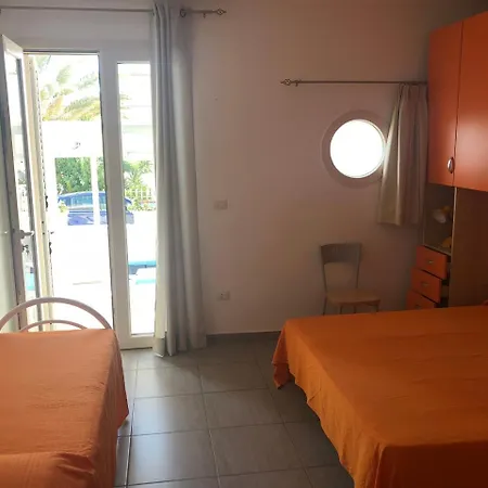 Tramonti Del Sud Bed and Breakfast Λέτσε